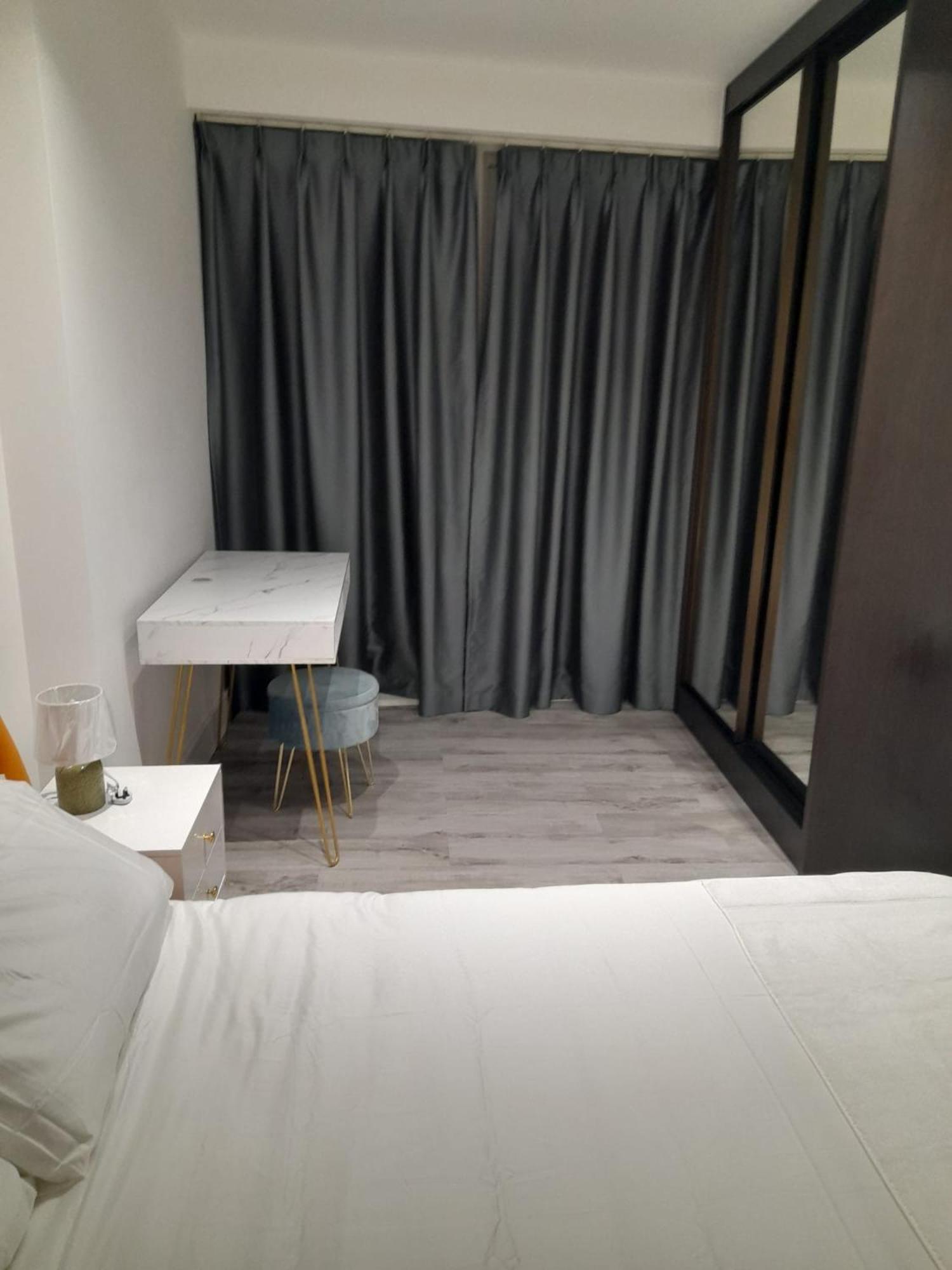 Luxe Place A Apartment London